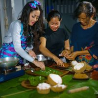 The whole family helps preparing the Khmer dessert
