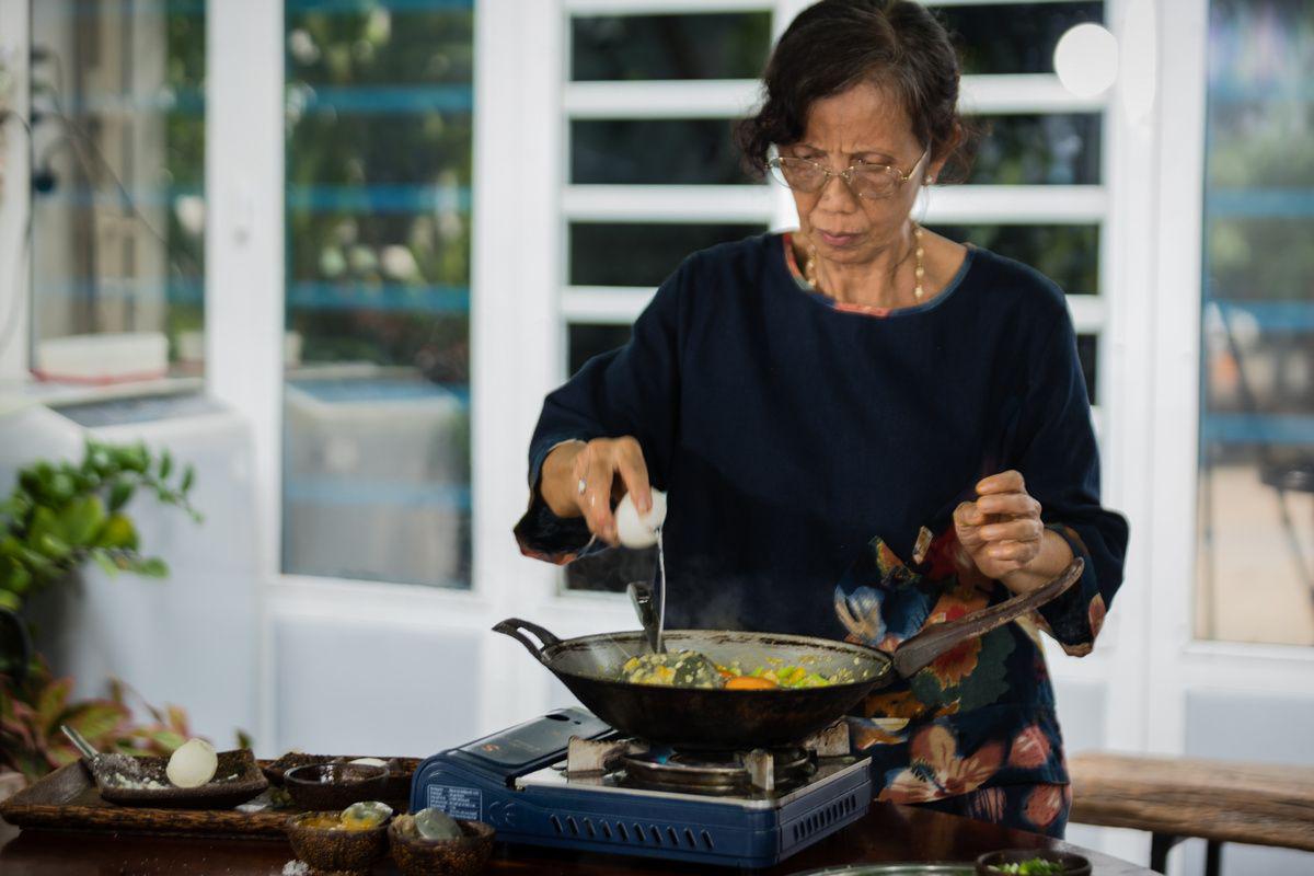 Host Ms. Phanny offers a special cooking class in Phnom Penh