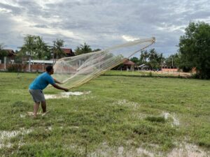 Learn how to throw a Cambodian fishing net