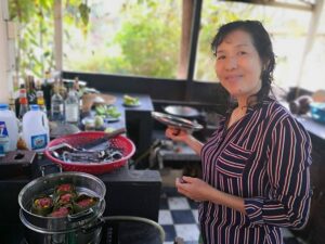 Unser Host Mony bietet einen Kochkurs in Battambang an.